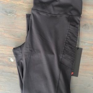 Capri length athletic leggings